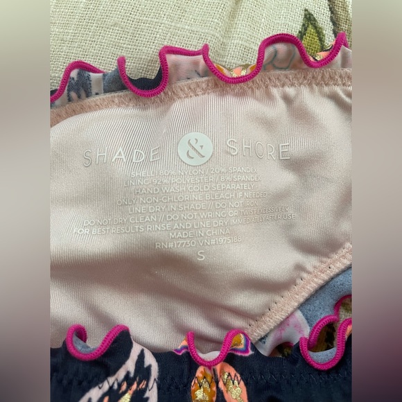 Small Patterned Bikini Bottom - Picture 4 of 5